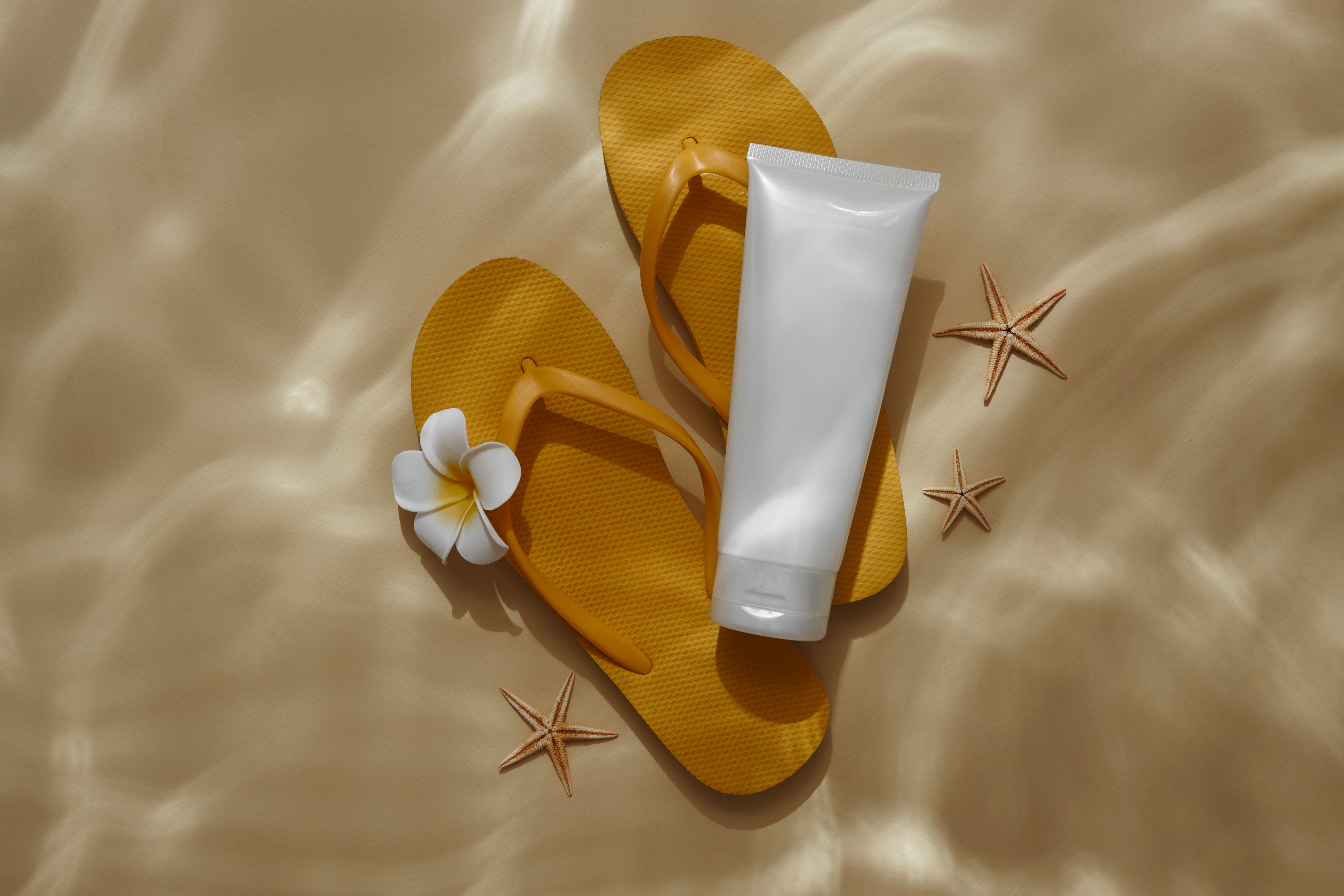 flip-flops-underwater-still-life.jpg